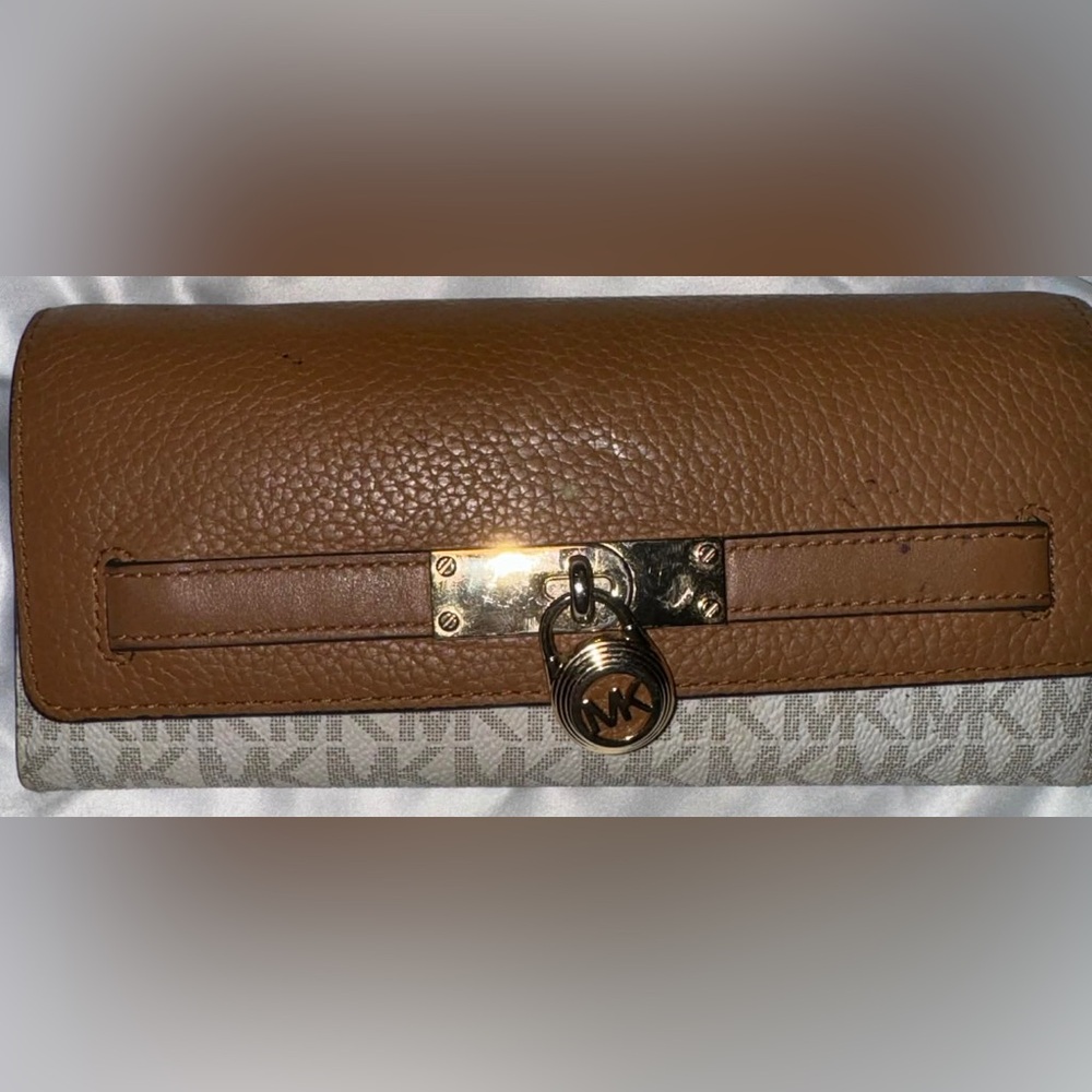 Michael Kors white and Brown Leather Wallet with Gold Accent